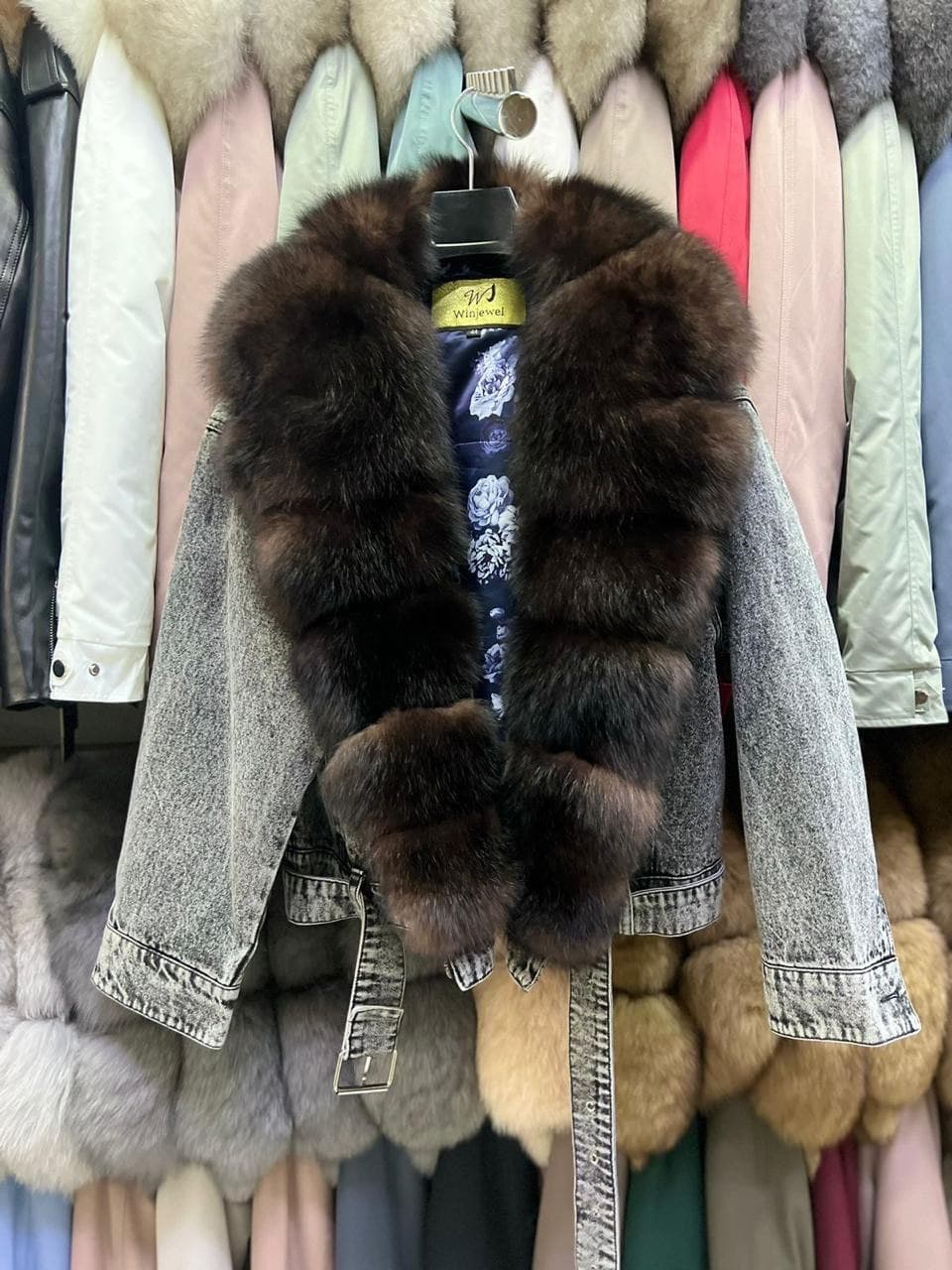 Джинсовка серая с мехом песца под соболь